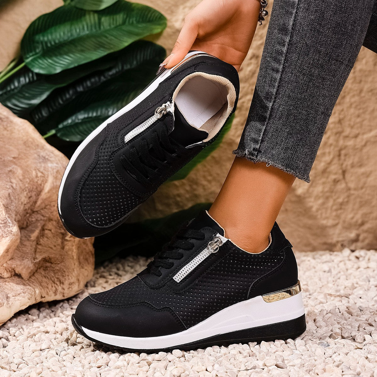 Chaussures avec talon compensé mi-haut