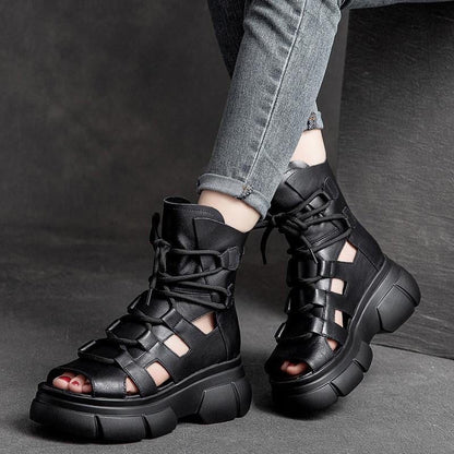 Nouvelles sandales et bottes ajourées