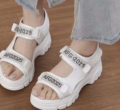 Sandales avec lettres en strass