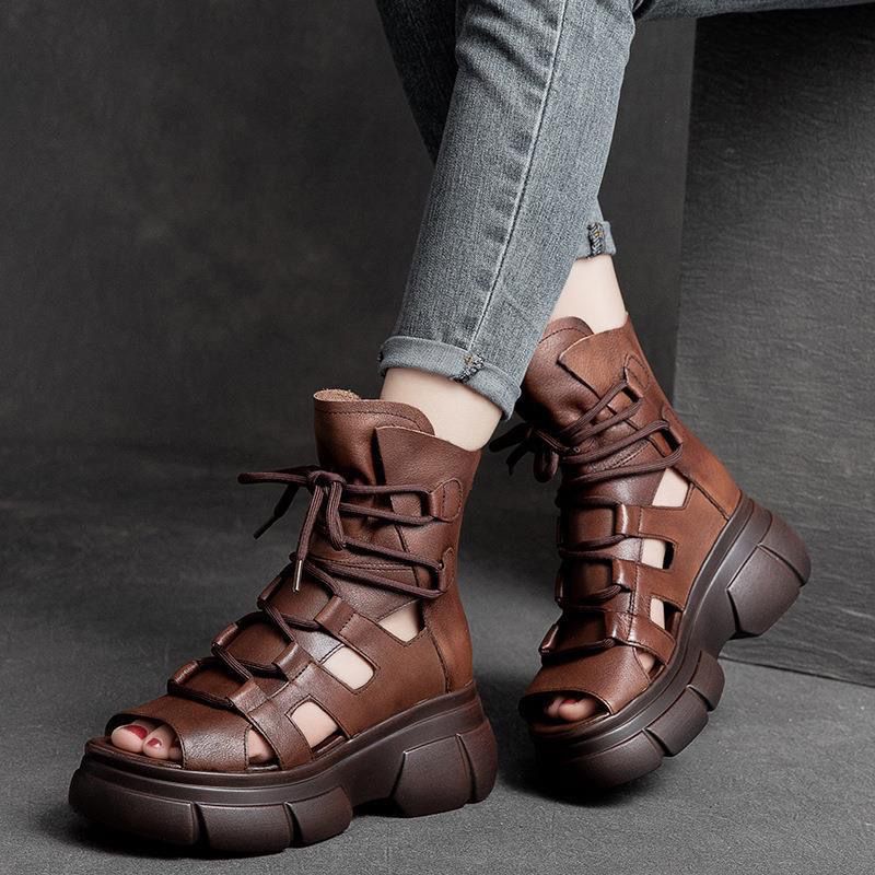 Nouvelles sandales et bottes ajourées