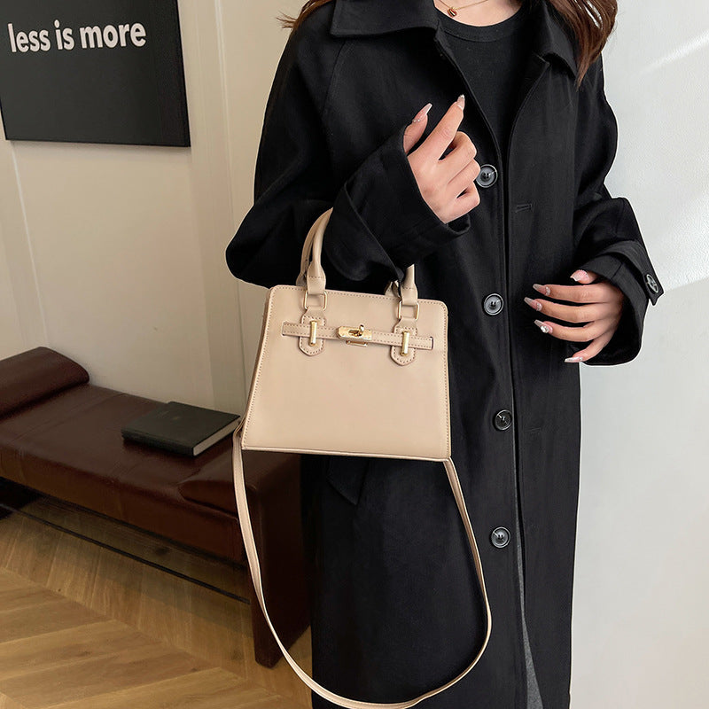 Sac bandoulière minimaliste à boucle en cuir