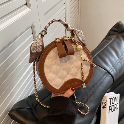 Petit sac rond brodé à motif losanges
