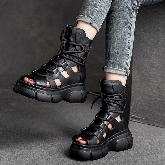 Nouvelles sandales et bottes ajourées