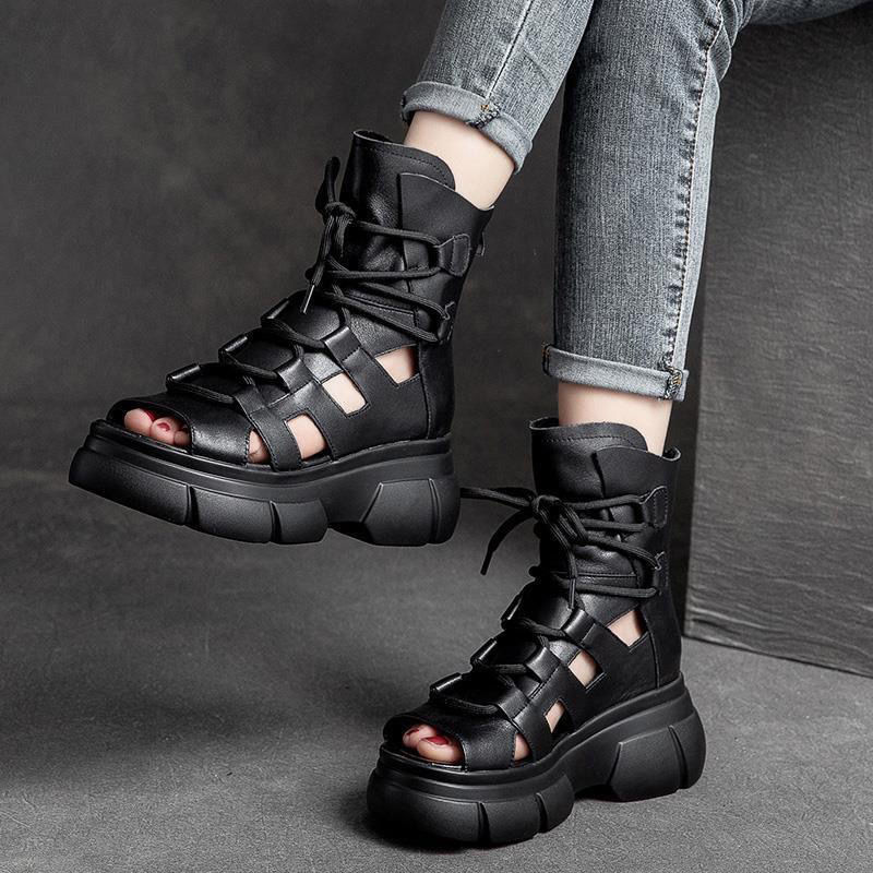 Nouvelles sandales et bottes ajourées