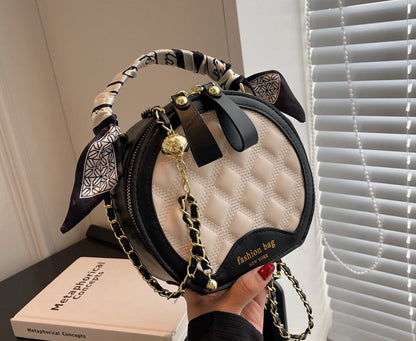 Petit sac rond brodé à motif losanges