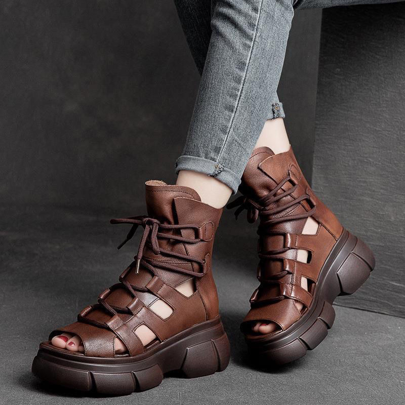 Nouvelles sandales et bottes ajourées