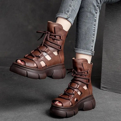 Nouvelles sandales et bottes ajourées
