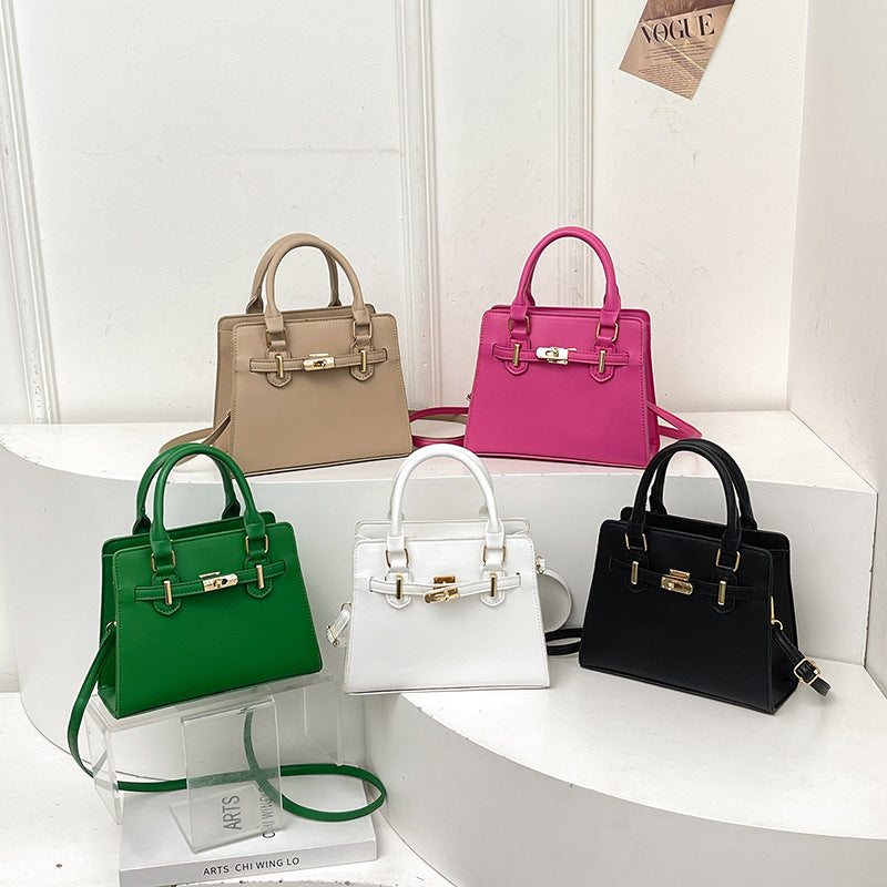 Sac bandoulière minimaliste à boucle en cuir