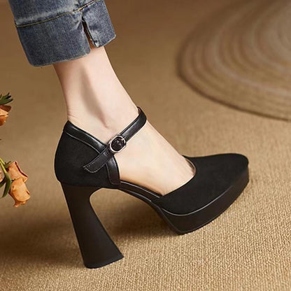 Sandales à l'avant avec talons épais