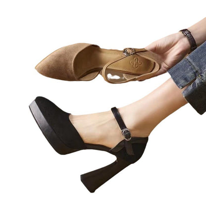 Sandales à l'avant avec talons épais