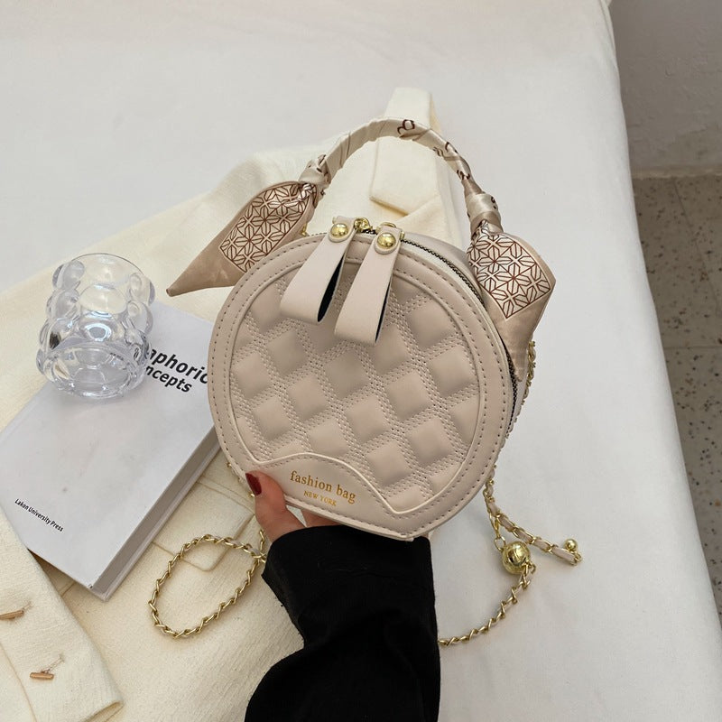 Petit sac rond brodé à motif losanges