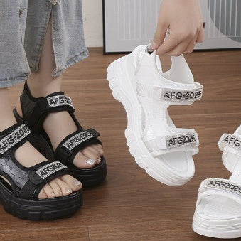 Sandales avec lettres en strass