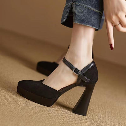 Sandales à l'avant avec talons épais